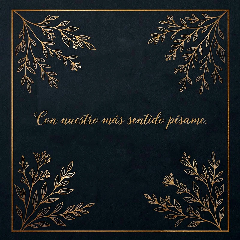 Tarjeta de pésame oscuro con ramilletes dorados en los rincones y la frase Con nuestro más sentido pésame en caligrafía.