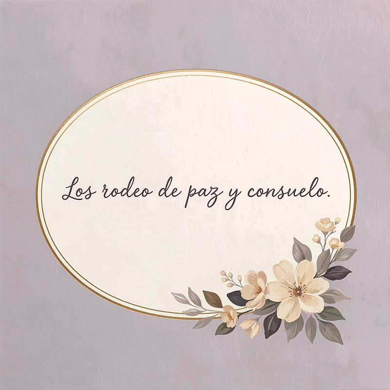 Tarjeta de pésame elegante con un marco ovalado dorado sobre fondo lila suave. Incluye un arreglo floral en tonos crema y grises. El texto visible dice 'Los rodeo de paz y consuelo'.