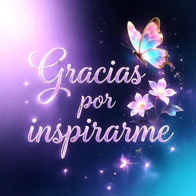 Imagen digital con la frase 'Gracias por inspirarme' en letras brillantes moradas. Destaca una mariposa de alas rosas y azules, y flores luminosas sobre un fondo mágico púrpura y azul.